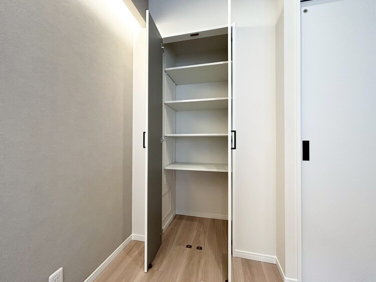 その他 家電やスーツケース、ストック品など何でも片付く嬉しい空間です。