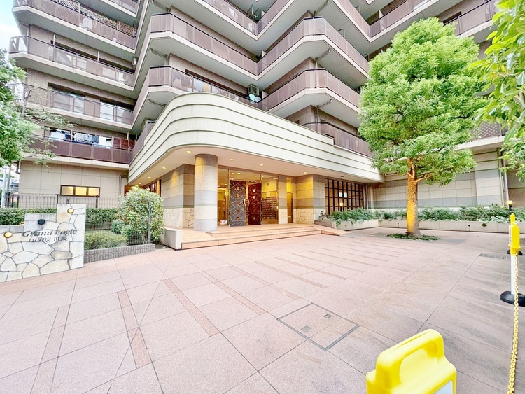 その他 上質感漂う玄関アプローチです。