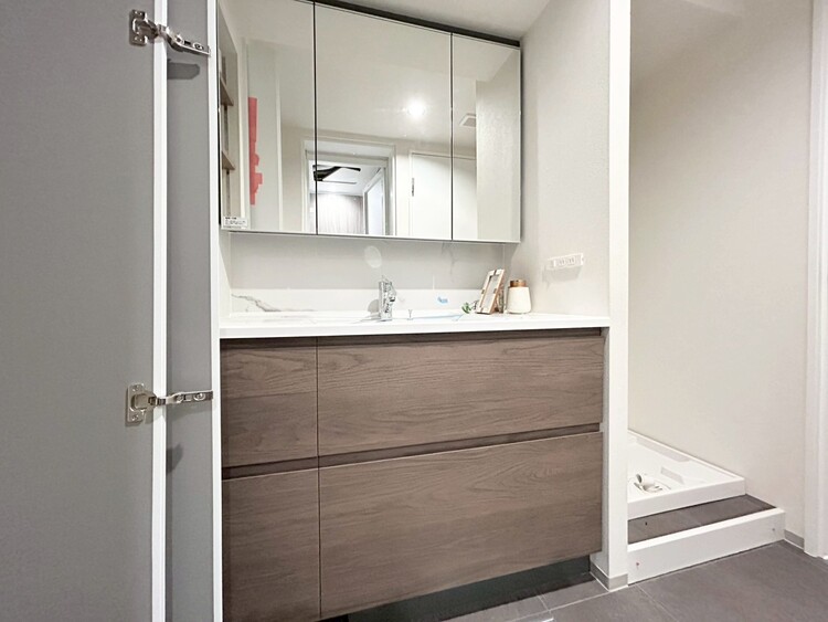 その他 清潔感を感じられる洗面化粧台。