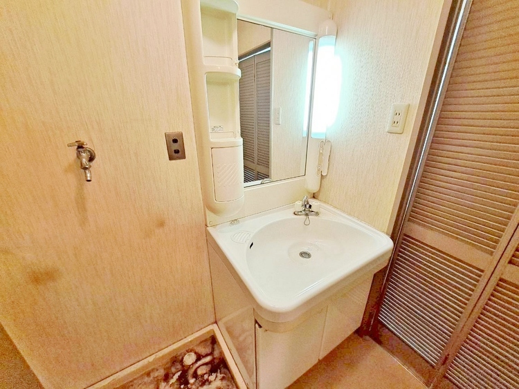 その他 清潔感を感じられる洗面化粧台。