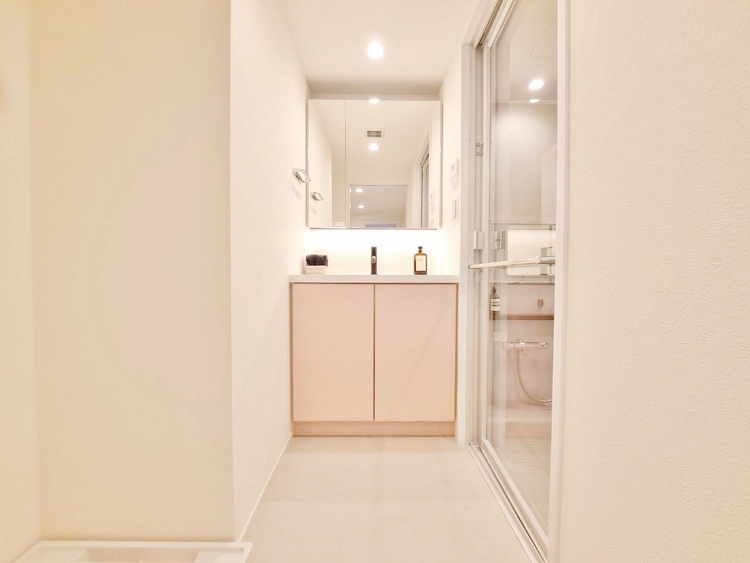 その他 十分な広さの脱衣所。