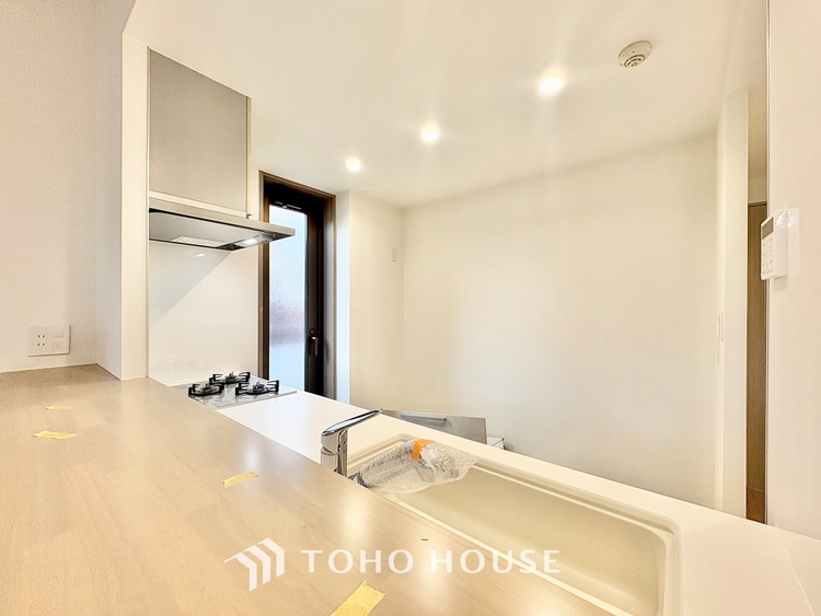 キッチン 【cooking papa is here】料理が苦手な人でも、チャレンジしてみたくなるワイドスパンのキッチン。家族の食卓がここから始まる。