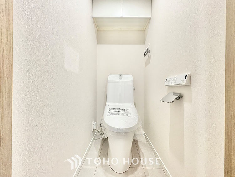 トイレ 【some philosophy was born from here】思索もできる空間。トイレのそんな側面も評価されていい時代かなと。