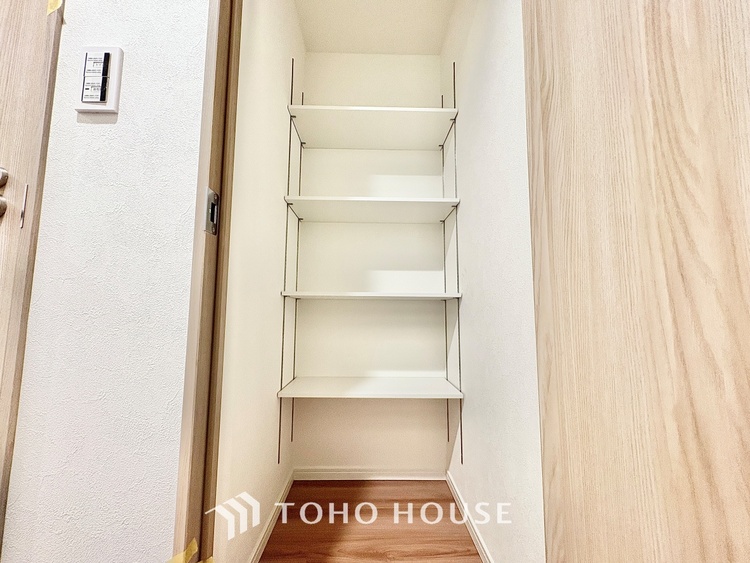 収納 【a closet full of dreams】しまいきれない思い出はクローゼットに。いつでも取り出せる広さが生活を彩る。