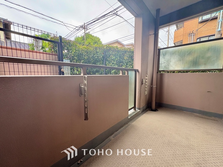 バルコニー 【the view of the sunlight】日差しと景色を取り入れつつ、プライベートな空間を演出するバルコニー