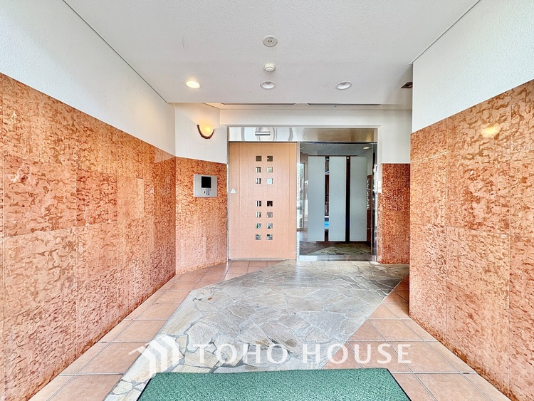 エントランス 【Breeze, green scent】澄み切った空気。移ろう季節の中、ゆっくりと流れる時間。幸せを噛みしめる穏やかな生活。