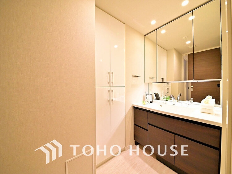 洗面 大きな洗面鏡付き、朝の身支度も楽しくなりますね