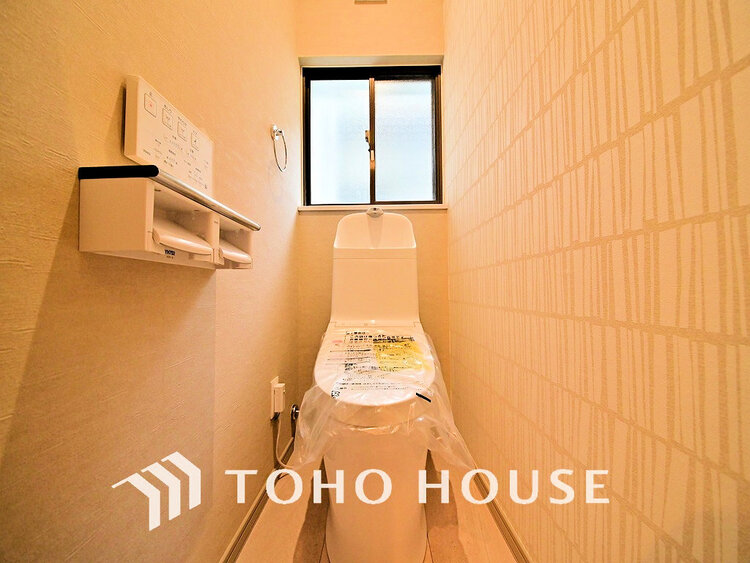 トイレ 白いクロスにより清潔感のあるトイレ