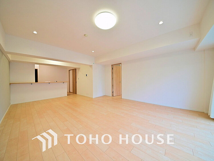 内装 広がりのある住空間、家族が集まるリビング・ダイニング