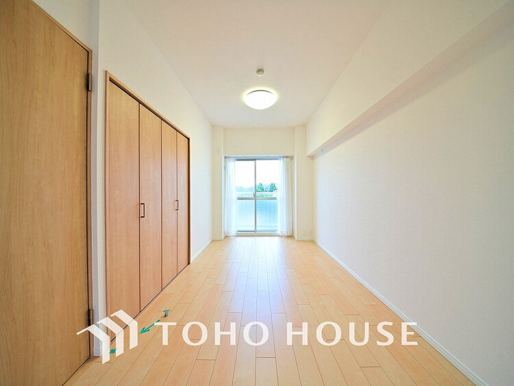 内装 1日の疲れを癒し、心地よく寛げるようゆったりとした広さをしています