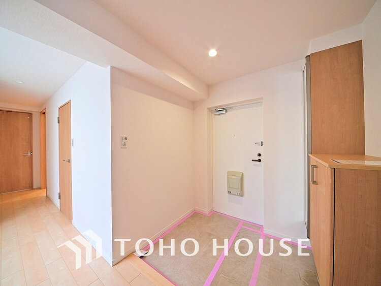 玄関 落ち着いた雰囲気の玄関、家族の帰りを暖かく迎えてくれます