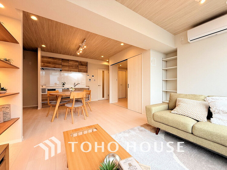 内装 広がりのある住空間、家族が集まるリビング・ダイニング