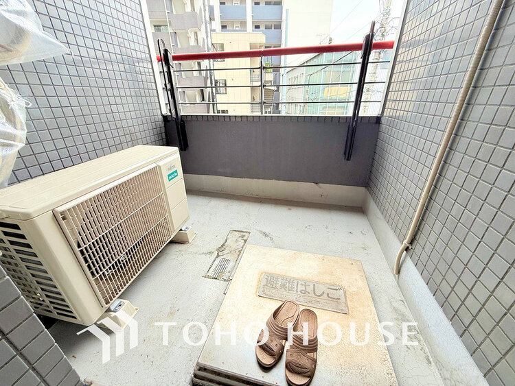 バルコニー 日当たりの良いバルコニーで晴れの日の洗濯物も楽しみになりますね