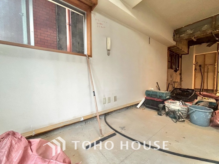 内装 【改装中】感性を育むプライベートルームはシンプルでスマートな空間。好みの空間で読書をしたり、音楽を聞いたりと一人の時間も充実したものにできます。