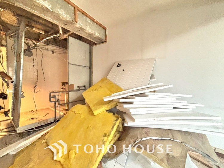 内装 【改装中】風の通り道。舞い込んでくる風が優しく躍り、室内に爽やかな空気を運んでくる。