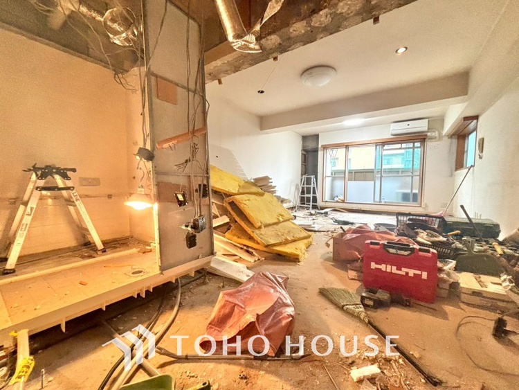 キッチン 【改装中】◆愛育◆キッチンは家族の絆を育む大切な空間。シンプルで使い易いSystemKitchenで愉しく作る料理は愛情のある美味しいご馳走に。家族で使える広々としたダイニングキッチンです。