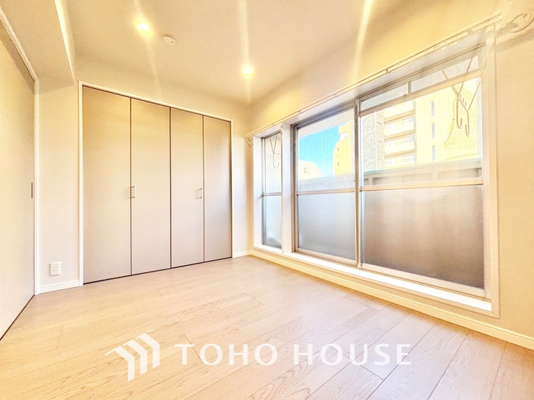 その他 採光や風通しを考えて設計された間取り。近隣との視線を考え、街全体で調整される窓位置。外観だけでなく、そこに住まうご家族の心地よさを最優先しました。