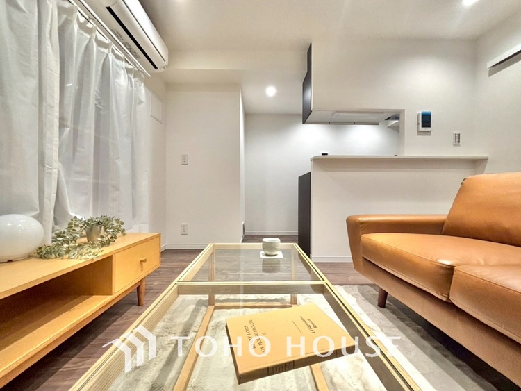 内装 叶えたかったのは落ち着きのあるナチュラルな風合い、そして開放感があるリビング。優雅な気分に浸れる幸せな時間を家族が自然と集まりたくなるこの空間で。