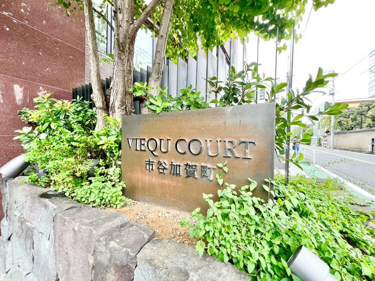 その他 スタイリッシュなエンブレム。お洒落なマンションは入り口から。