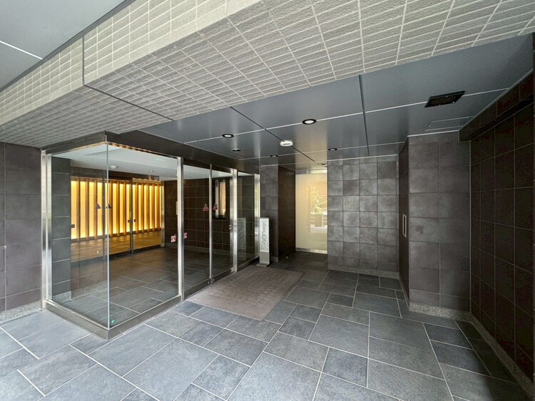 その他 上質感漂う玄関アプローチです。