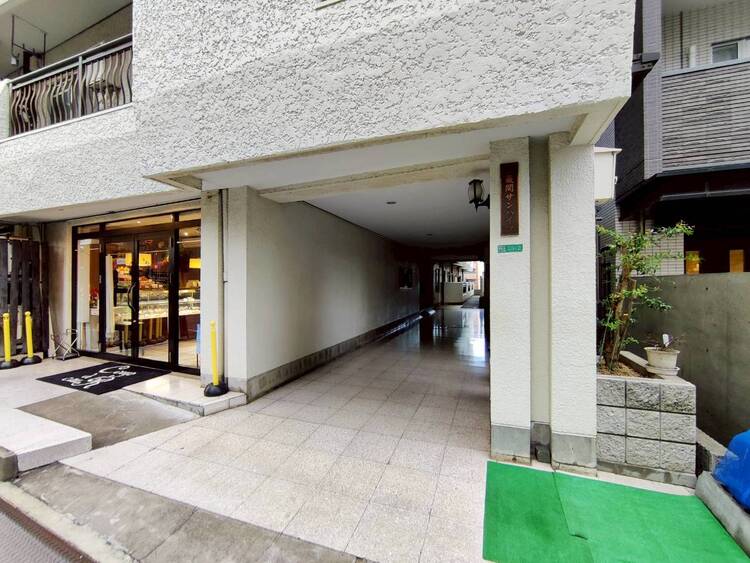 その他 上質感漂う玄関アプローチです。