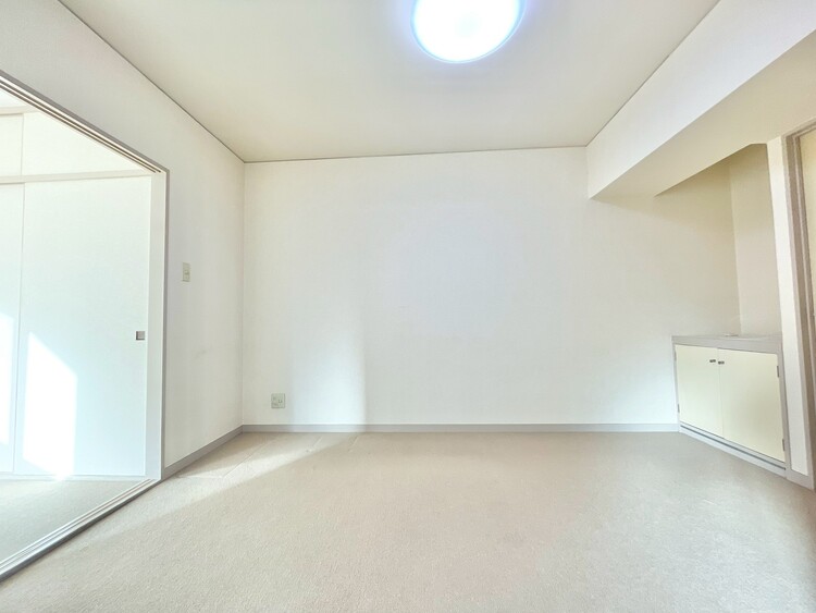 その他 シンプルな内装と偏り過ぎないデザインで統一しました。※リフォーム前の写真です。