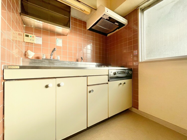 その他 使いやすくスタイリッシュなキッチン空間になっております。※リフォーム前の写真です。