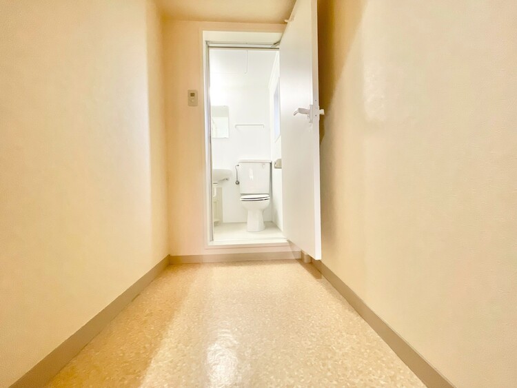 その他 十分な広さの脱衣所。※リフォーム前の写真です。