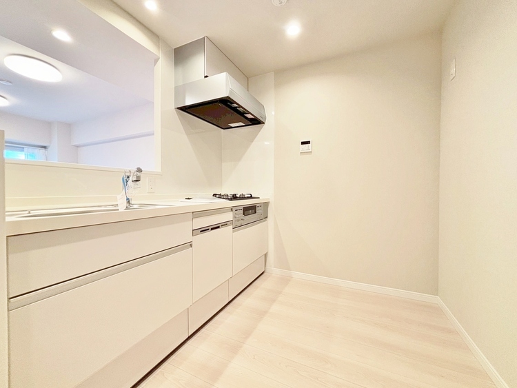 キッチン スマートな意匠と充実の機能を備えたキッチンが、暮らしにおいしい彩りを添えます。