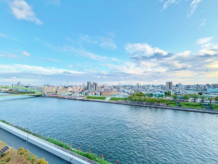 バルコニー 頬をなでる、優しい風を感じることが出来ます。