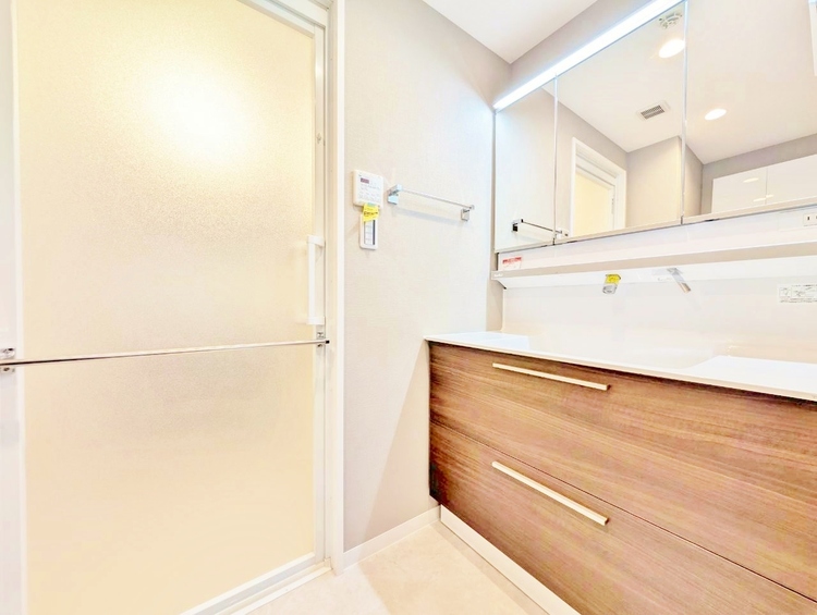 洗面 何かと物が増える場所だからこそ、スッキリと見映えの良い空間に。