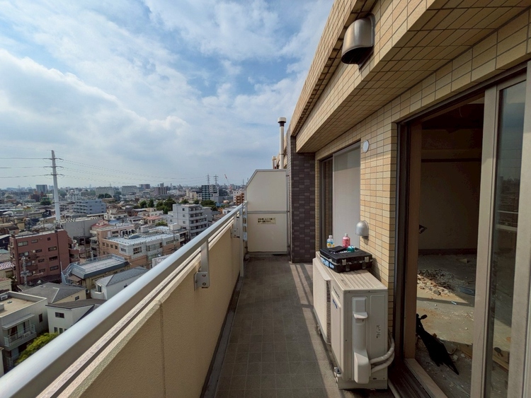 バルコニー 暮らしの中で、光と風を演出してくれるバルコニー。