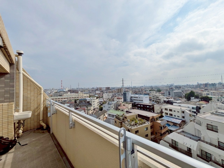 バルコニー 頬をなでる、優しい風を感じることが出来ます。