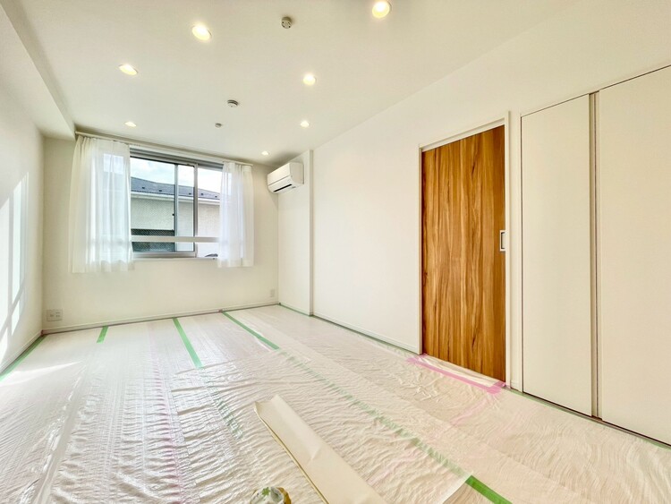 居間 豊かな居住性と、安心感を満たすクオリティが見事に調和した住空間。（施工中）