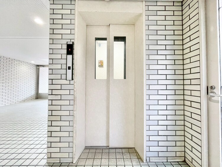 設備 エレベーターの管理も、きちんと行き届いてます。