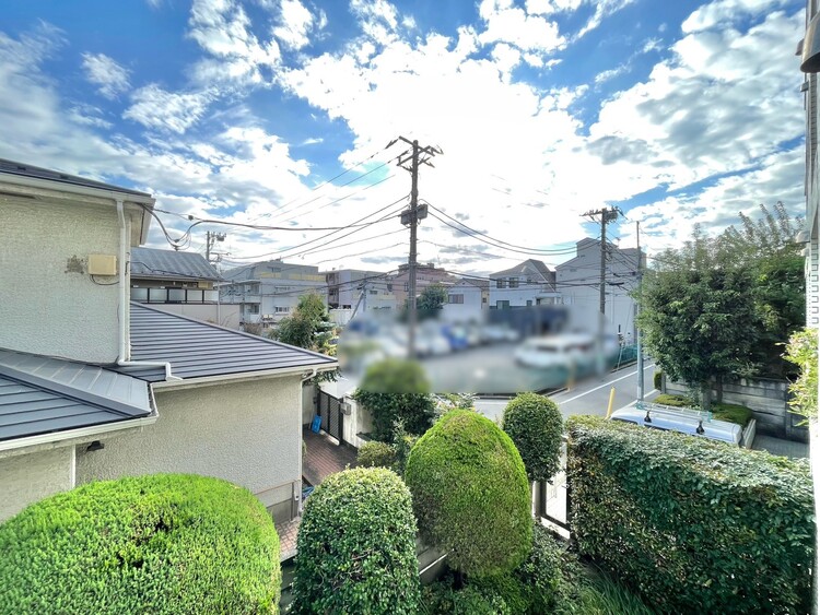 バルコニー 窓を開けると広がる青空。心をリフレッシュして日々を過ごしていきましょう。