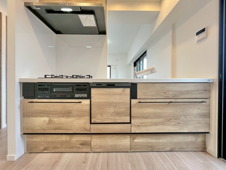 キッチン スマートな意匠と充実の機能を備えたキッチンが、暮らしにおいしい彩りを添えます。