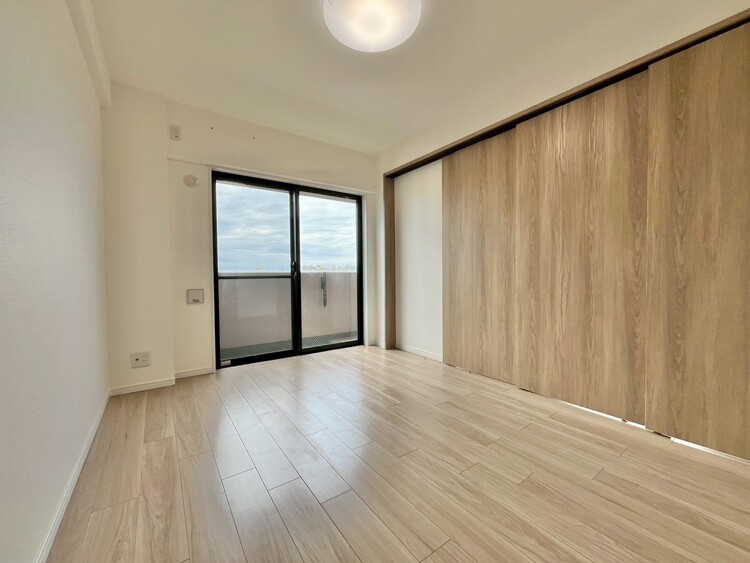 寝室 ベッドも十分に設置するスペースがあります。