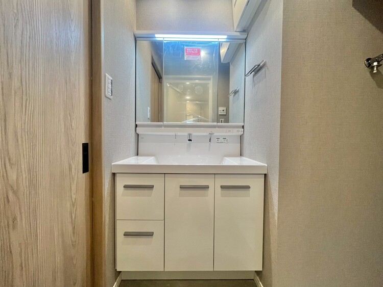 洗面 何かと物が増える場所だからこそ、スッキリと見映えの良い空間に。