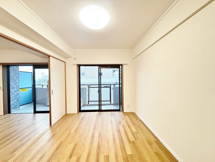 寝室 ベッドも十分に設置するスペースがあります。