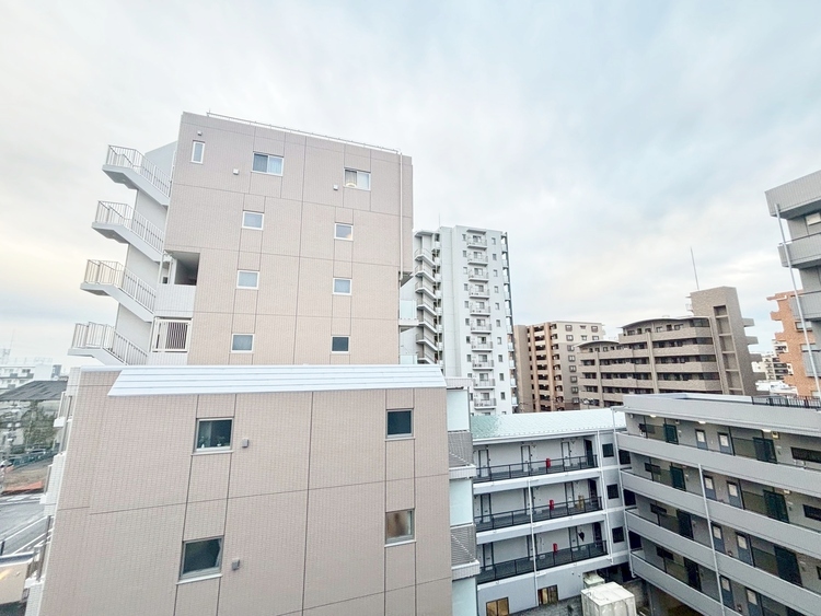 バルコニー 頬をなでる、優しい風を感じることが出来ます。