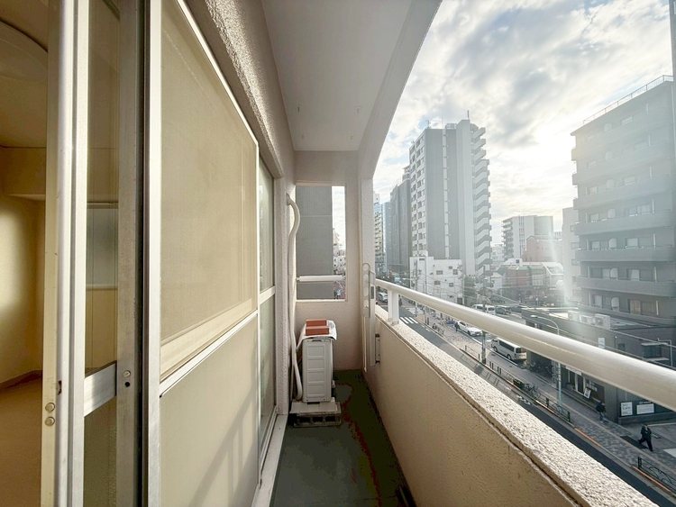 バルコニー 暮らしの中で、光と風を演出してくれるバルコニー。