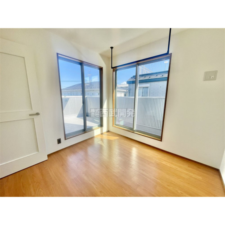 内装 穏やかな日差しと心地よい風が吹き抜ける窓配置