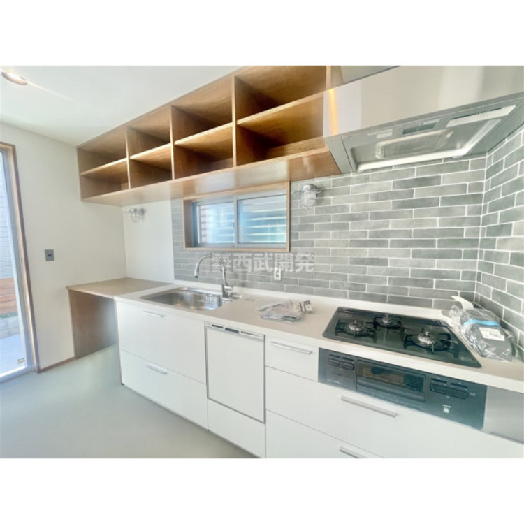 キッチン 食器洗浄機付です。あらいものは毎日のこと、あれば何かと便利な設備です。