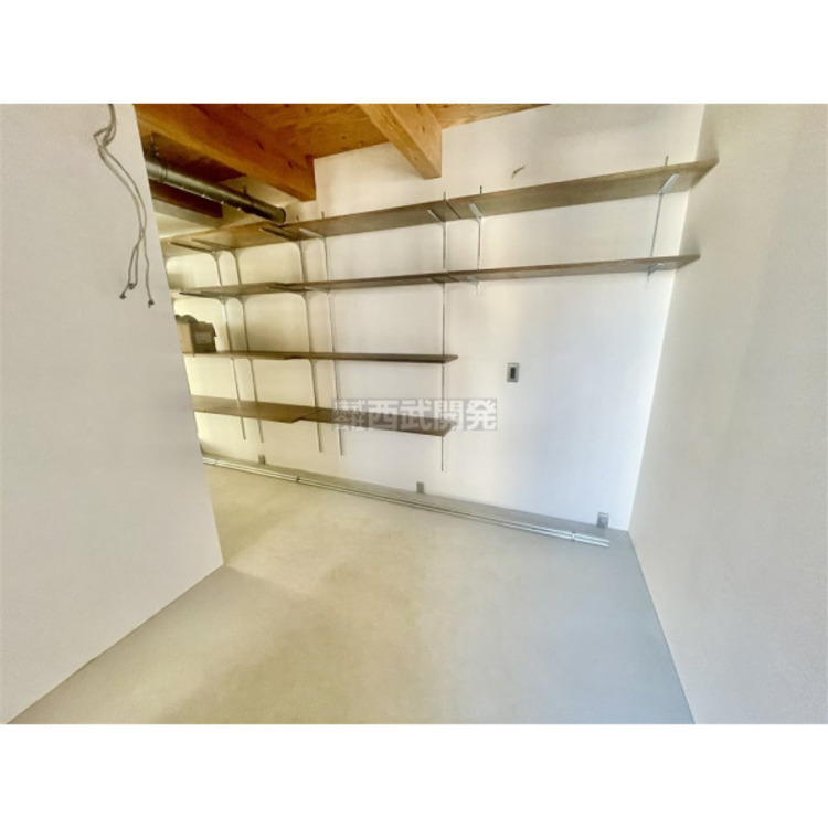 玄関 玄関には土間スペースをご用意いたしました。ベビーカーを置いたり、傘やコートを掛けたりと大活躍。