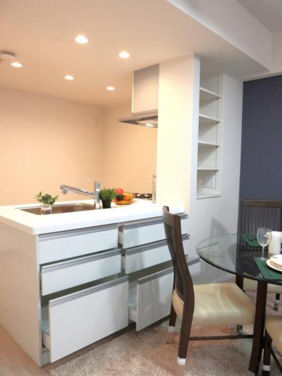 収納 空間を効率的に利用し収納スペースを確保。一日の始まりと終わりを美しく演出します。