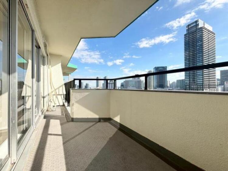 バルコニー 風通しのよいバルコニー。お洗濯物も乾かしやすいですね。