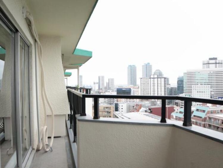 その他 バルコニー　心地よい風や陽光を楽しめるバルコニー。洗濯物を干すだけでなく、アイデア次第で多彩にお楽しみいただけます。