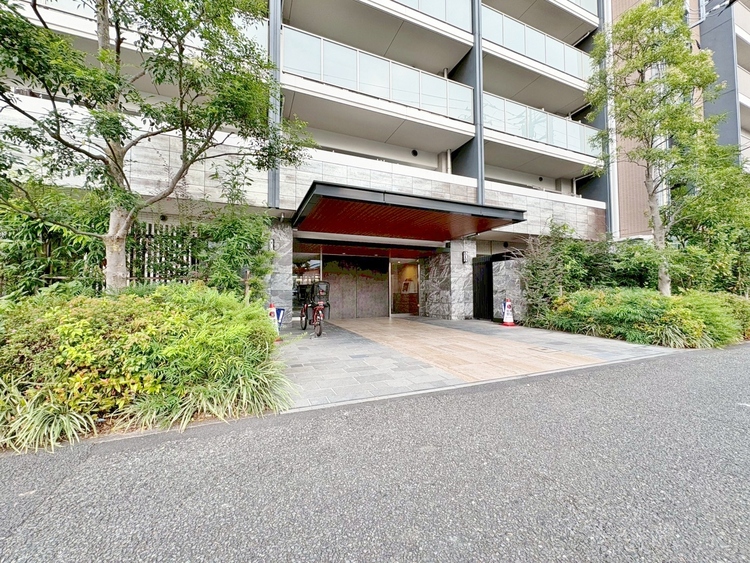 その他 上質感漂う玄関アプローチです。