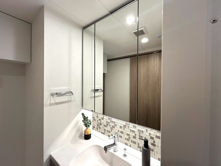 その他 清潔感を感じられる洗面化粧台。